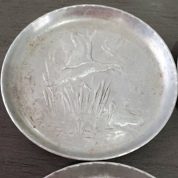 Vintage Everlast Stamped Aluminum Duck Coasters embossed geese flying 1970s - Picture 2 of 7